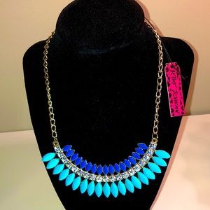Betsey Johnson goldtone statement necklace. 19“-NWT rhinestones/blue tones